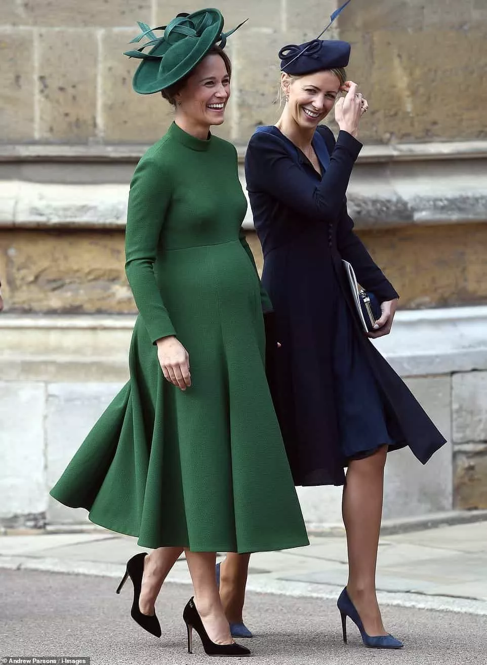 Pippa, a irmã da duquesa Kate Middleton, foi no casamento da princesa Eugenie enquanto estava grávida