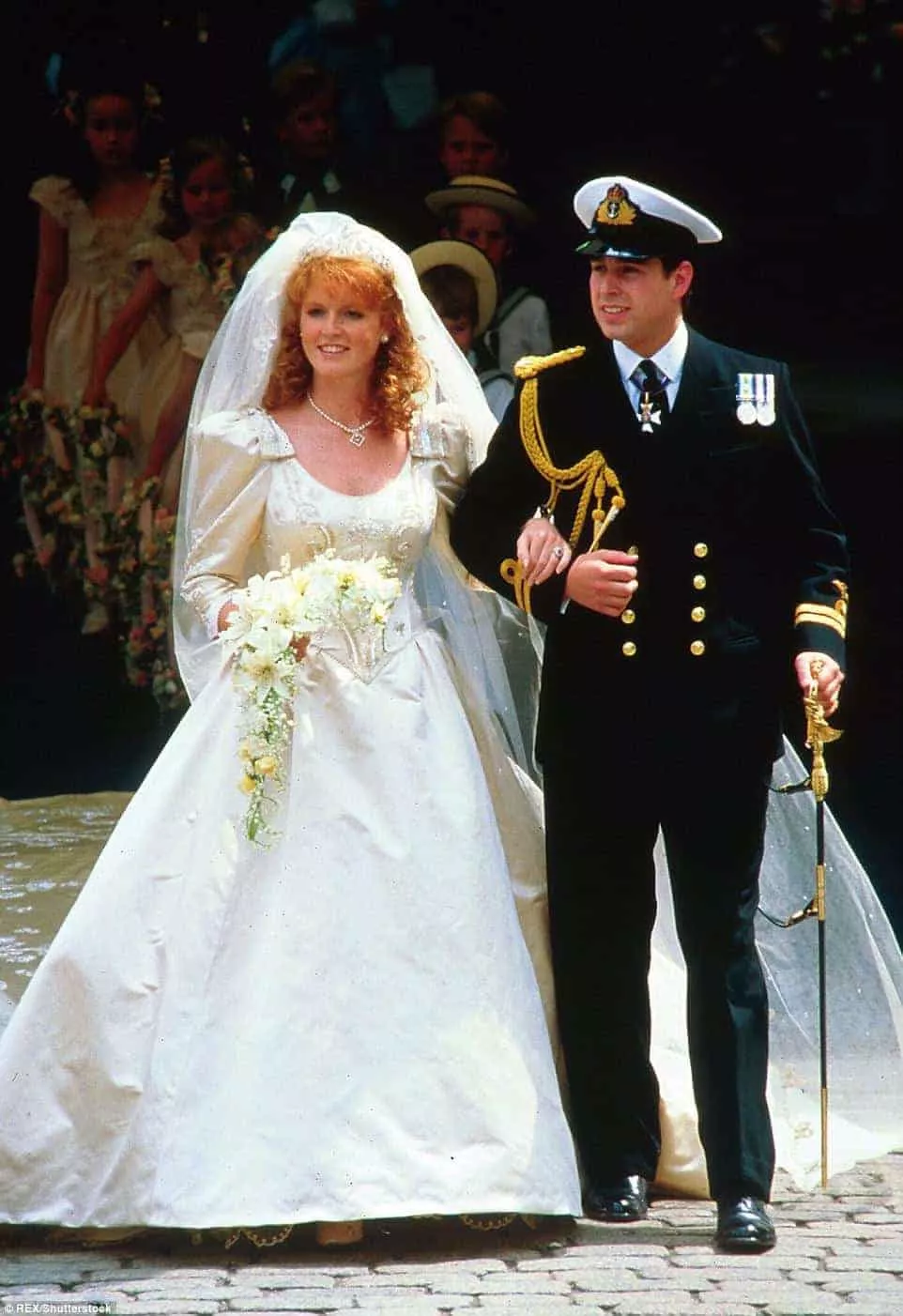 Essa foto foi tirada logo após o casamento do príncipe Andrew com Sarah Ferguson