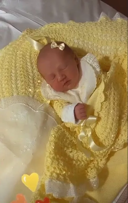 A bebê de Roberto Justus logo após seu nascimento