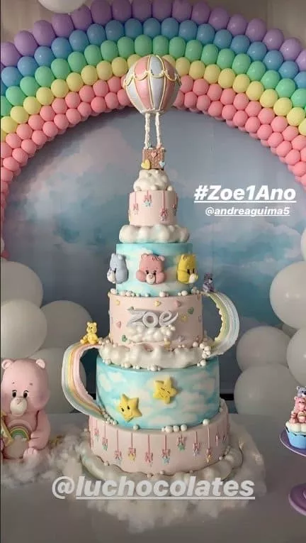 O bolo da festa de um ano da pequena Zoe