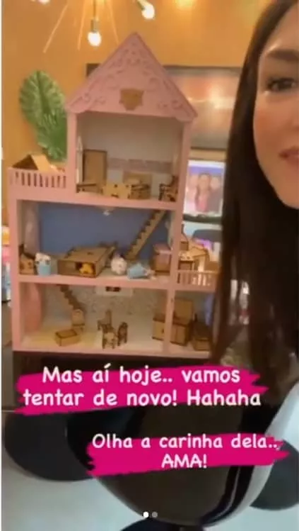 Thaís Fersoza encantou ao mostrar a casa de bonecas de Melinda