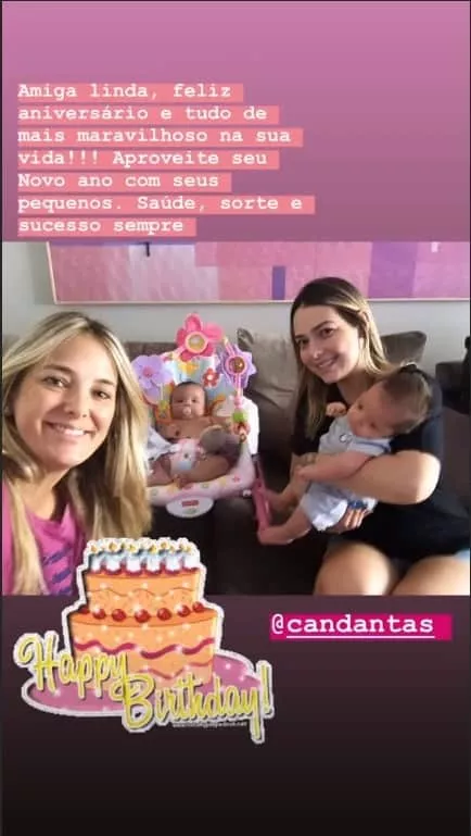 Ticiane Pinheiro e Carol Dantas com seus filhos pequenos
