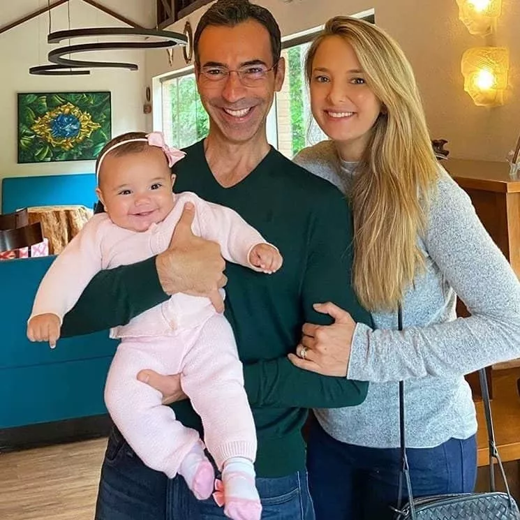 Ticiane Pinheiro e Cesar Tralli com a filha bebê
