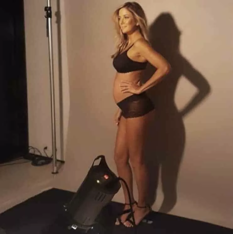 A futura mamãe Ticiane Pinheiro na campanha de lingerie