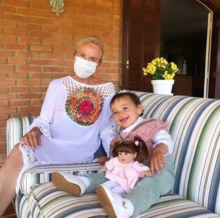 Reencontro da bebê de Ticiane Pinheiro com sua avó