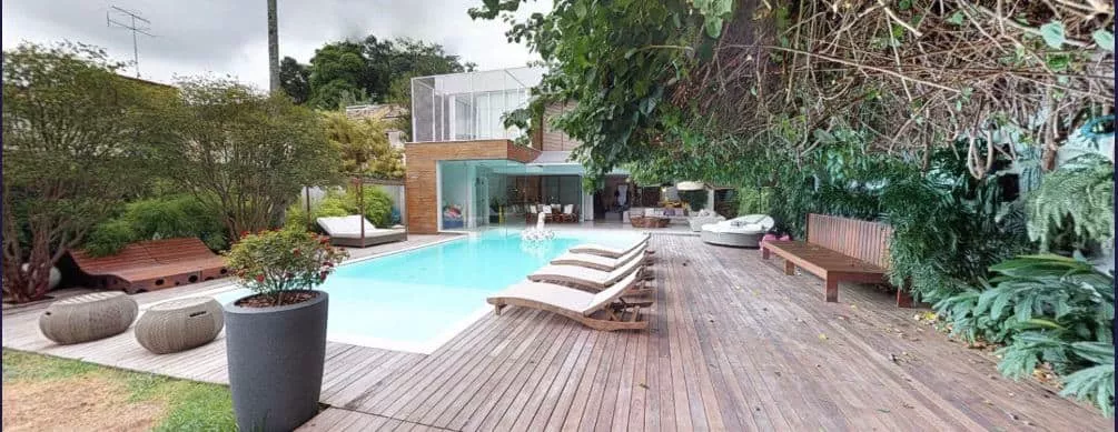 Essa é a área da piscina da mansão de Bruno Gagliasso com Giovanna Ewbank