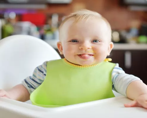 O que considerar para comprar a cadeira de alimentação para bebês