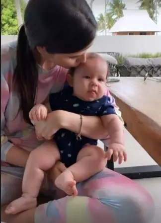 O bebê de Débora Silva e Mano Walter chamou a atenção dos internautas