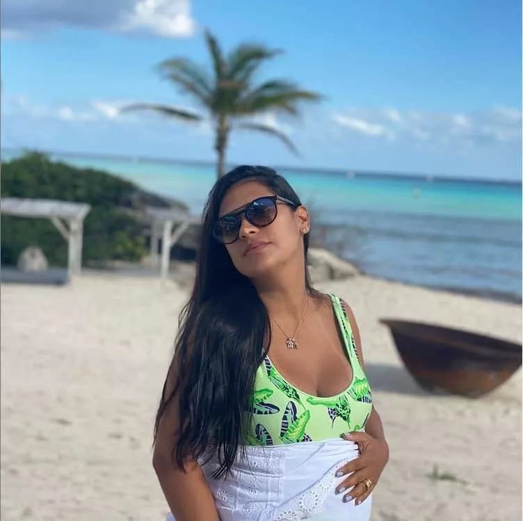 Simone grávida no México