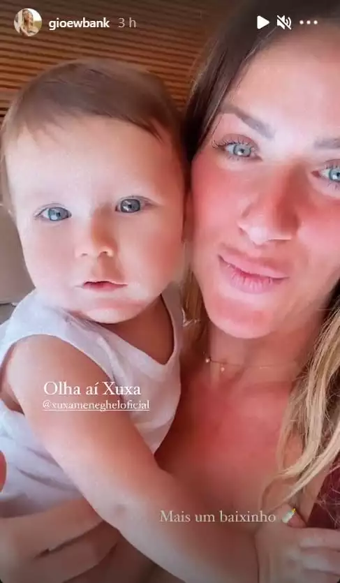 Giovanna Ewbank com seu bebê de seis meses