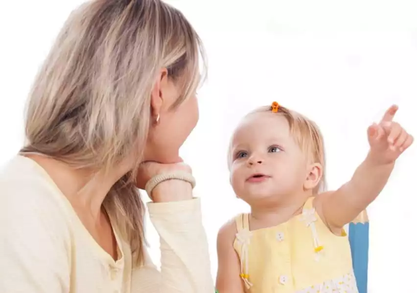 O baby talk estimula o cérebro infantil