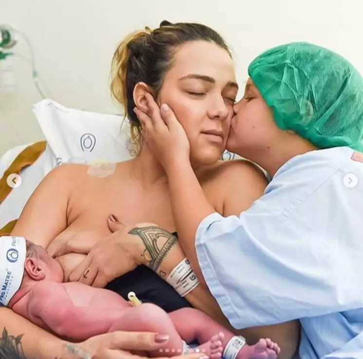 Filho de Neymar com o irmão logo após o parto