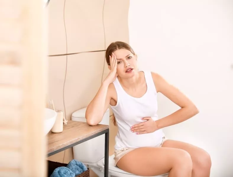 Na reta final da gravidez, as gestantes devem ficar atentas a urina 