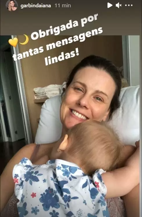 Esposa de Tiago Leifert com a bebê deles