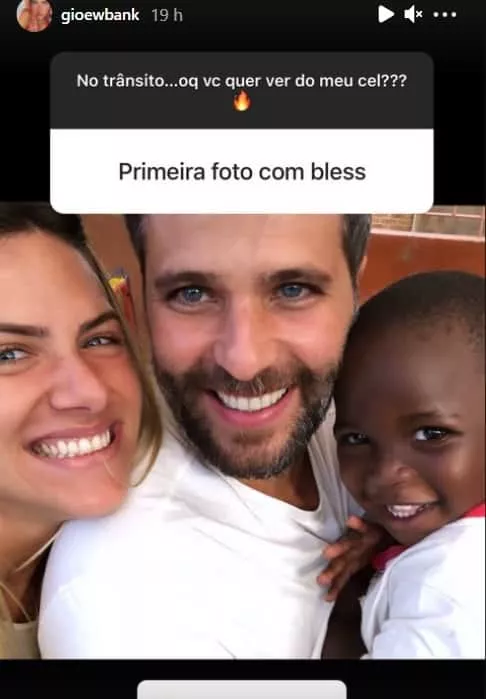 Giovanna Ewbank e Bruno Gagliasso com o menino Bless antes da adoção