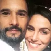 Rodrigo Santoro apareceu com a filha e sua esposa se declarou