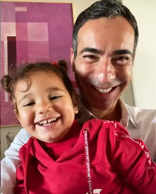 César Tralli com a pequena Manuella, sua filha com Ticiane Pinheiro