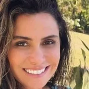 Giovanna Antonelli apareceu com suma de suas filhas na sua mansão