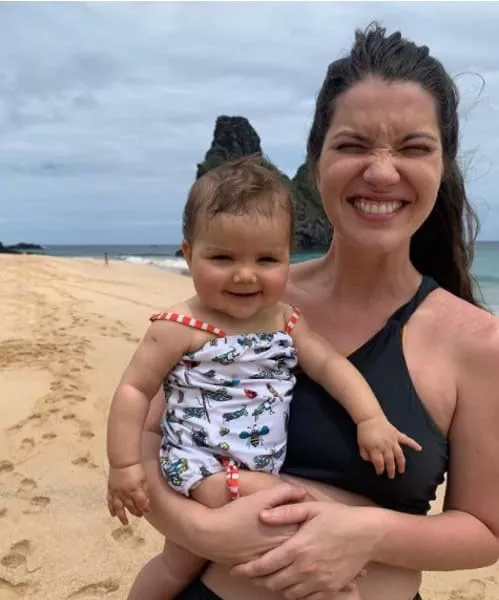 Nathalia Dill mostrou a filha, de 8 meses, nas praias do Nordeste
