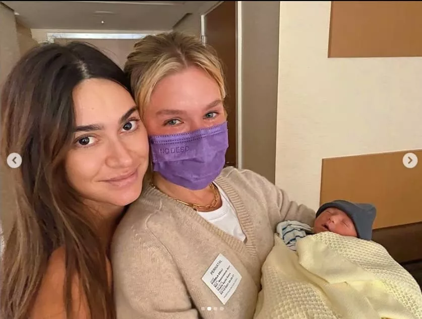 Thaila Ayala e seu recém-nascido junto com Fiorella Mattheis