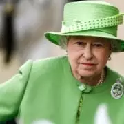 A Rainha Elizabeth II divulgou uma foto rara da Família Real