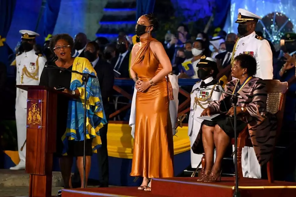 Rihanna recebeu uma homenagem em Barbados, no final de 2021, e levantou suspeitas da gravidez