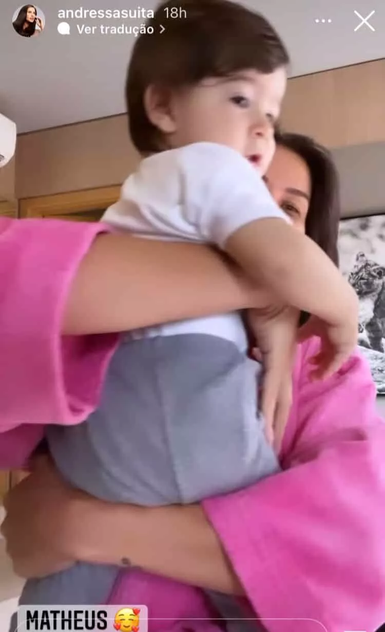 Andressa Suita surge com seu sobrinho bebê nos braços