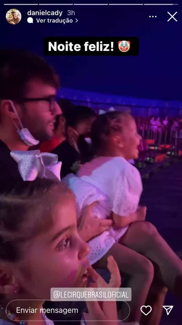 Gêmeas de Ivete Sangalo assistem show circense com o pai