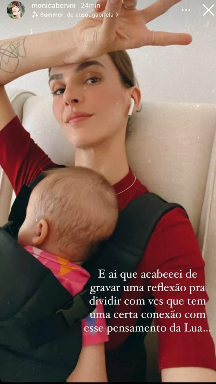 Esposa de Junior Lima posa com a bebê
