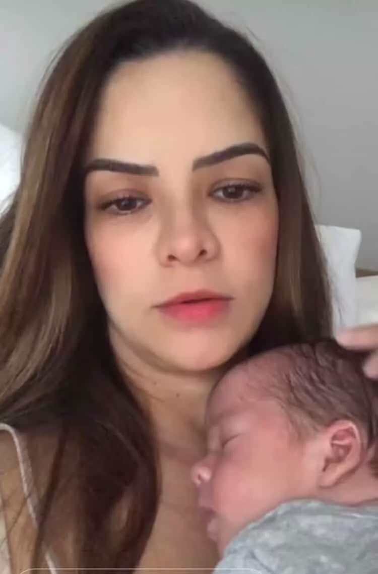 Maria Cecília posa com bebê e desabafa