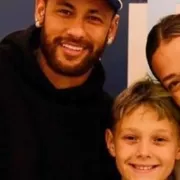 Carol Dantas e filhos homenageiam namorada de Neymar