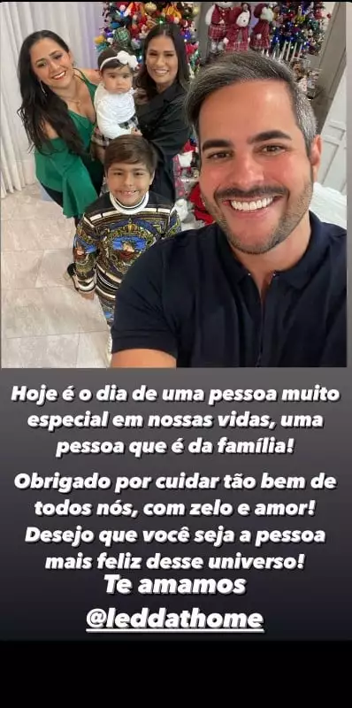 A cantora Simone e seu marido, Kaká Diniz, celebraram o aniversário da babá de seus filhos