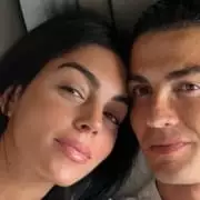 Cristiano Ronaldo surge em viagem com os cinco filhos