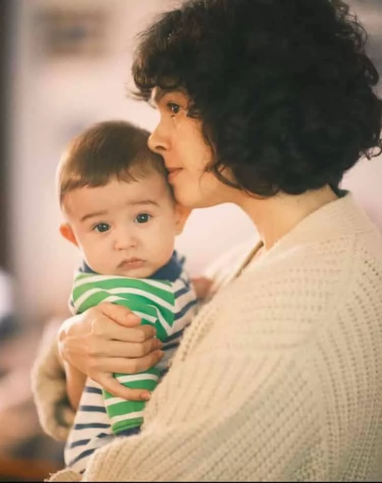 A mamãe Maria Flor com seu neném de cinco meses 