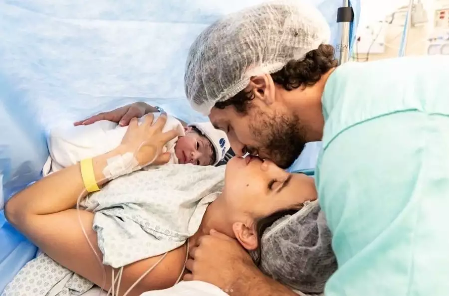 O primeiro clique de Pérola Faria e Mario Bregieira com seu bebê 