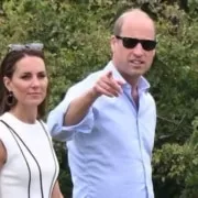 Kate Middleton e William surgem em rara aparição com os 3 filhos