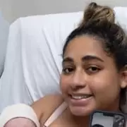 MC Loma mostra os rostinho de sua bebê recém-nascida e encanta