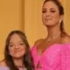 Rafaella Justus e Ticiane Pinheiro posam em festa de debutante luxuosa