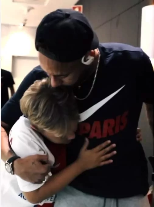 Neymar Jr junto com o filho, o menino Davi Lucca