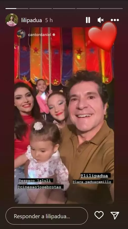 Daniel surge com bebê e suas filhas no circo da família e encanta