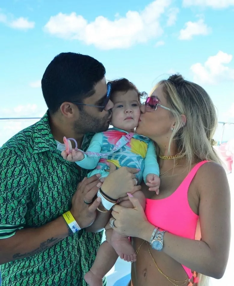 Zaya, bebê de Camila e Hulk Paraíba, passeando em Punta Cana