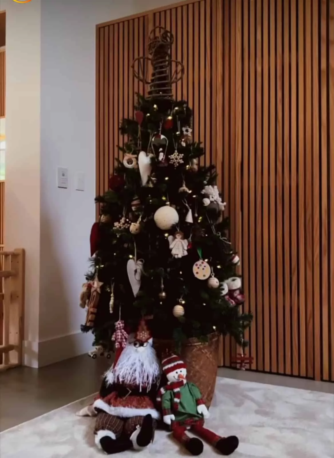 Junior Lima mostra sua árvore de Natal pronta,