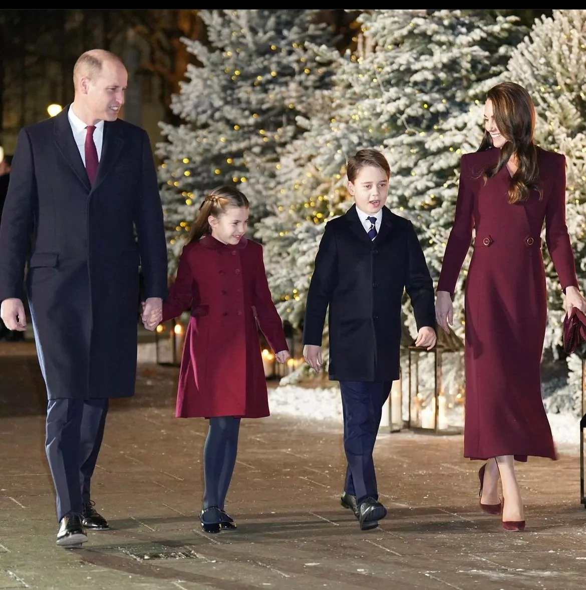 Kate Middleton e William fazem aparição com os filhos em concerto de Natal 