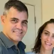 Juliano Cazarré e Leticia comemroam os 2 anos da filha