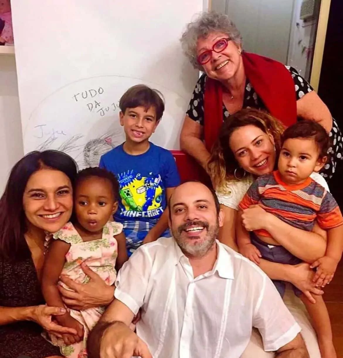 Dira Paes e Leandra Leal mostram encontro com seus filhos ainda bebês