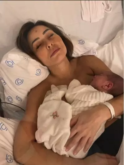 Sabrina Sato com a filha ainda na maternidade