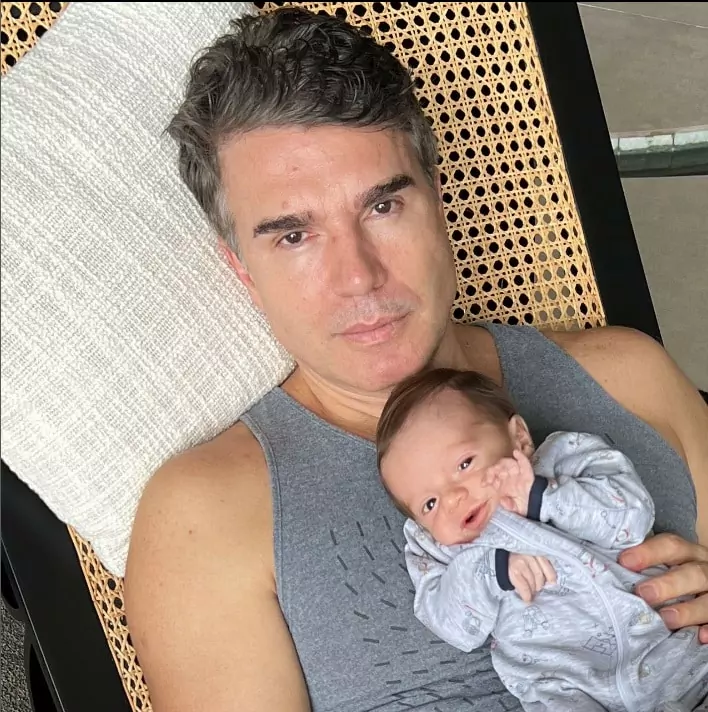 O bebê de Claudia Raia com o pai, o ator Jarbas Homem de Mello