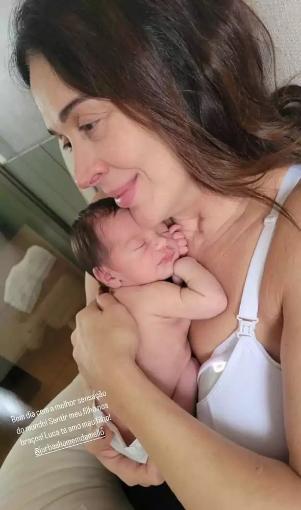 Claudia Raia com o seu recém-nascido Luca