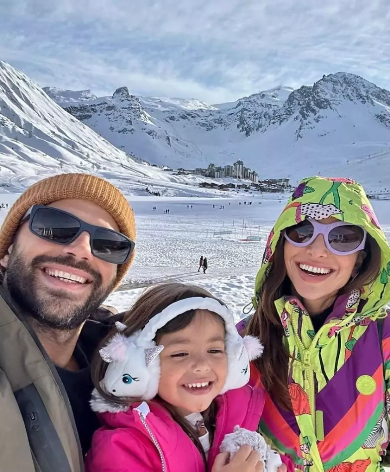 Duda Nagle, Zoe e Sabrina se divertindo na neve dos alpes franceses 