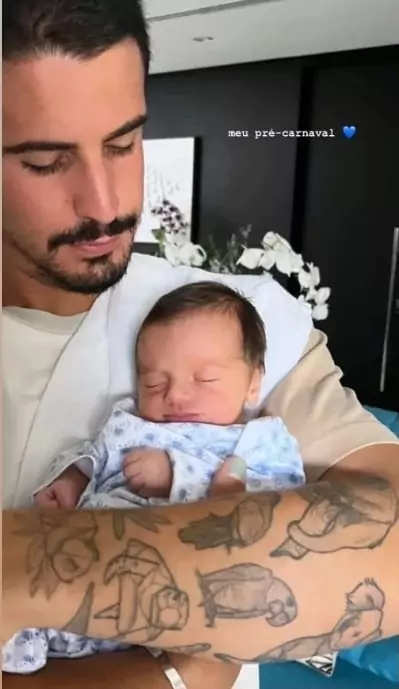 Enzo Celulari junto com o irmão recém-nascido, o pequeno Luca